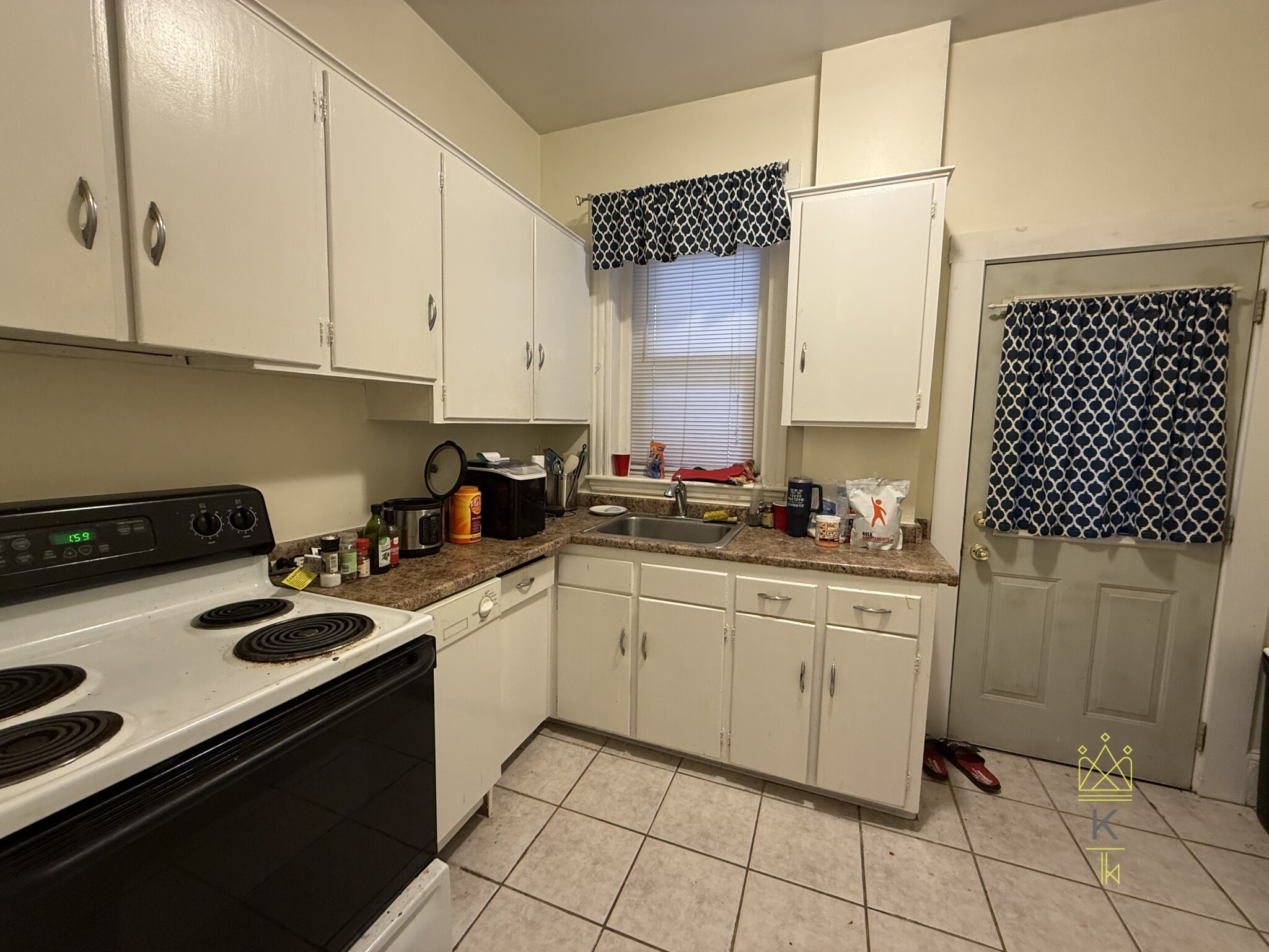 2 bed, 1 bath apartment for rent at 10 Browne St Unit 2, Brookline