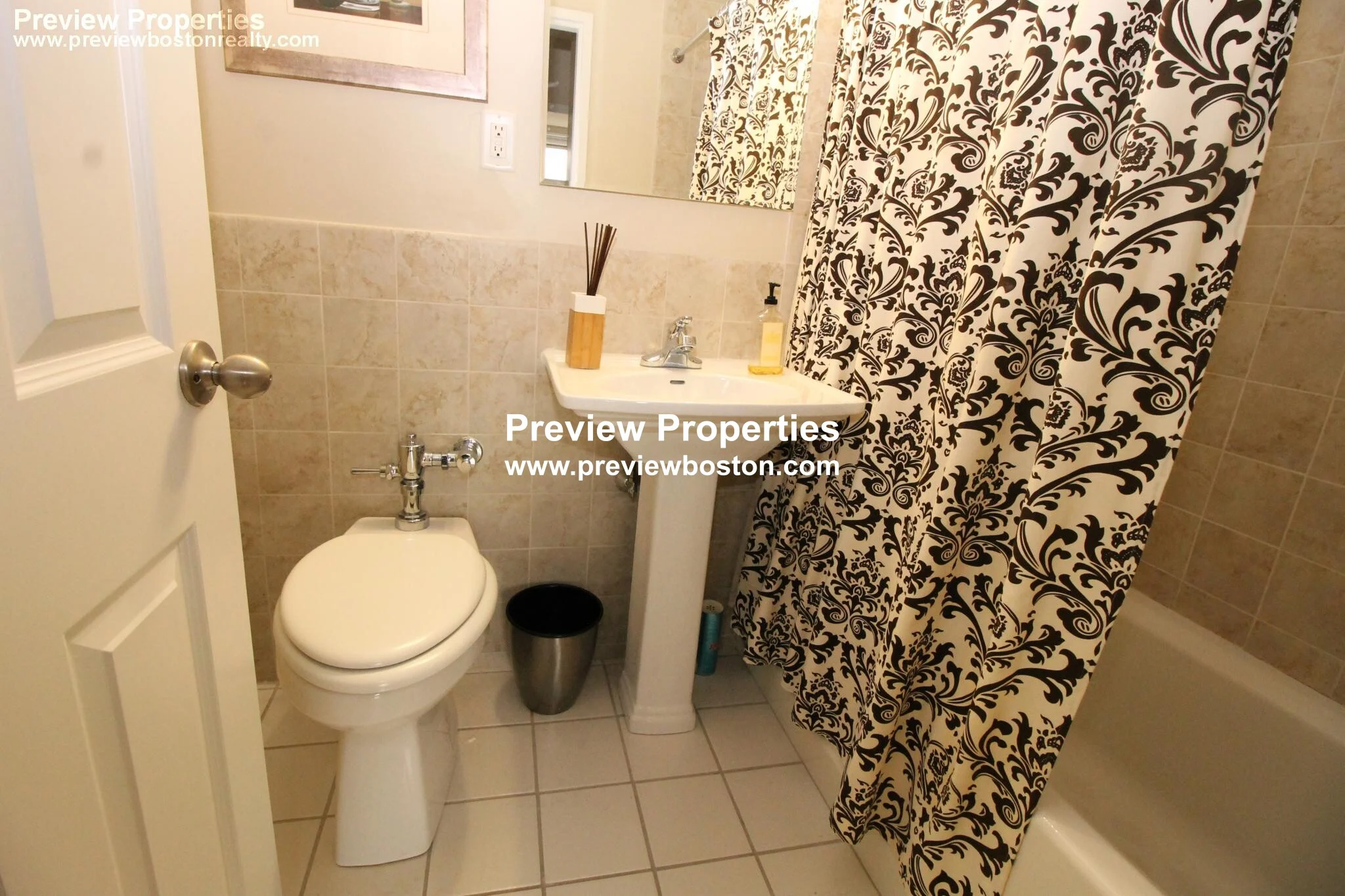 1 bed, 1 bath apartment for rent at 10 Camelot Ct Unit 10-2HP, Brighton — photo 1 of 32