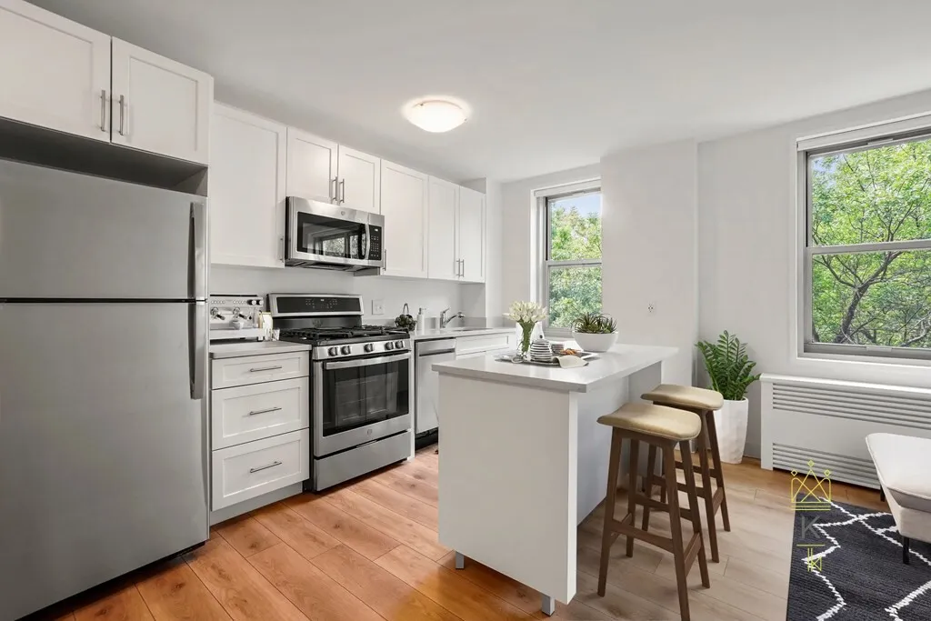 1 bed, 1 bath apartment for rent at 10 Camelot Ct Unit 10-4E, Brighton — photo 8 of 29