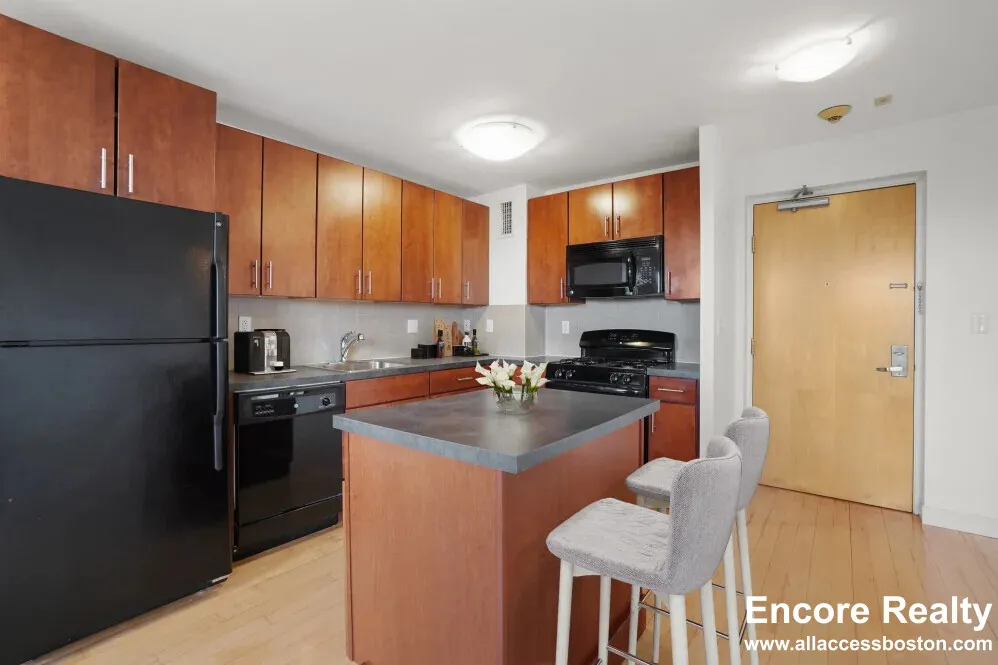 2 bed, 1 bath apartment for rent at 10 Camelot Ct Unit 10-4J, Brighton — photo 10 of 26