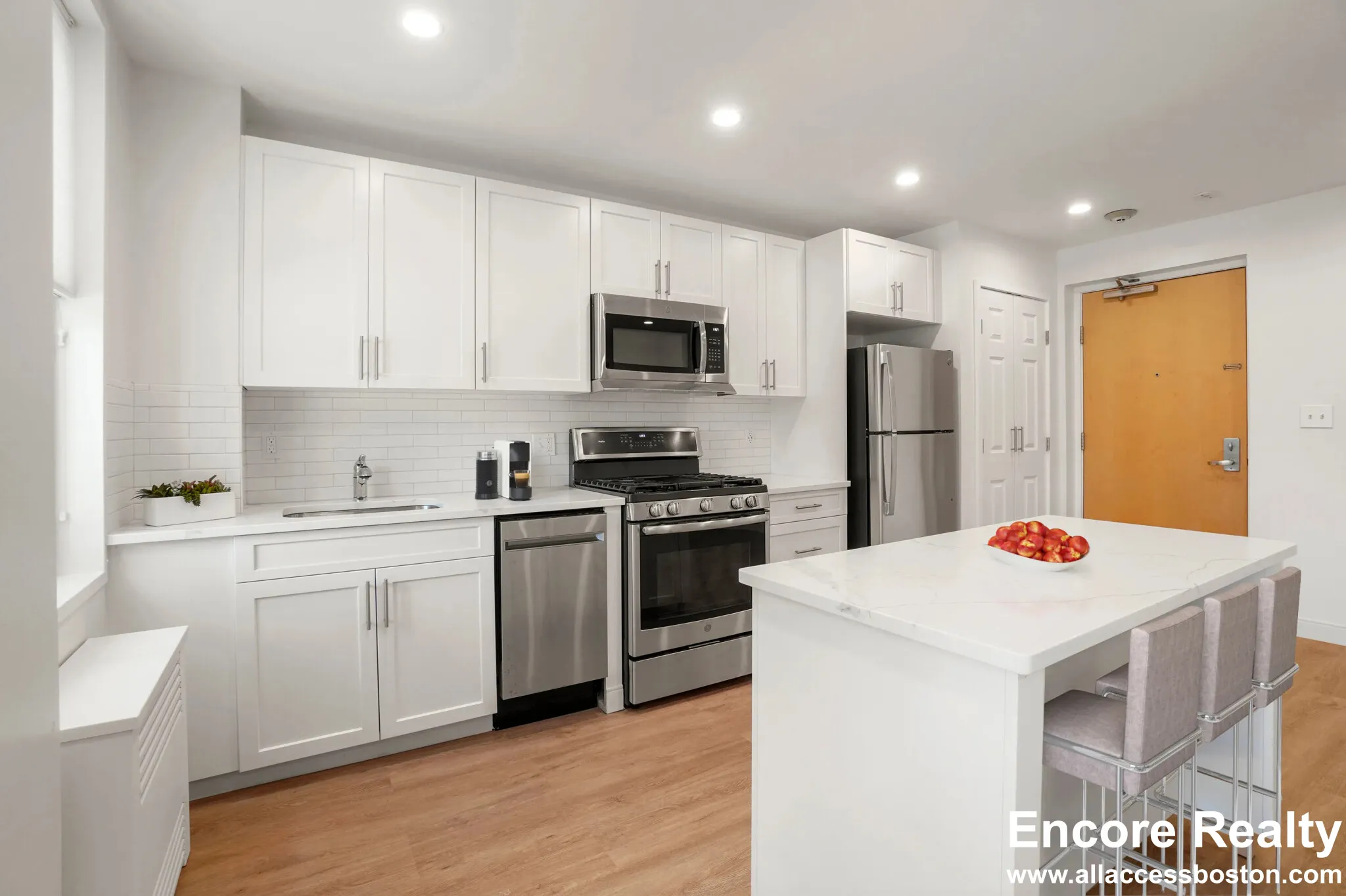 1 bed, 1 bath apartment for rent at 10 Camelot Ct Unit 3E, Brighton — photo 6 of 26