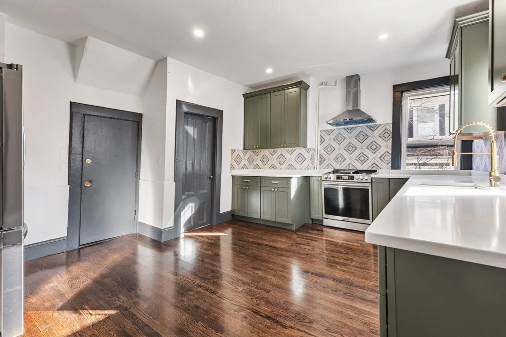 2 bed, 1 bath apartment for rent at 10 Carlton St Unit 1, Somerville — photo 2 of 14