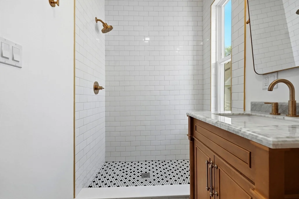 2 bed, 1 bath apartment for rent at 10 Carlton St Unit 2, Union Square — photo 9 of 11