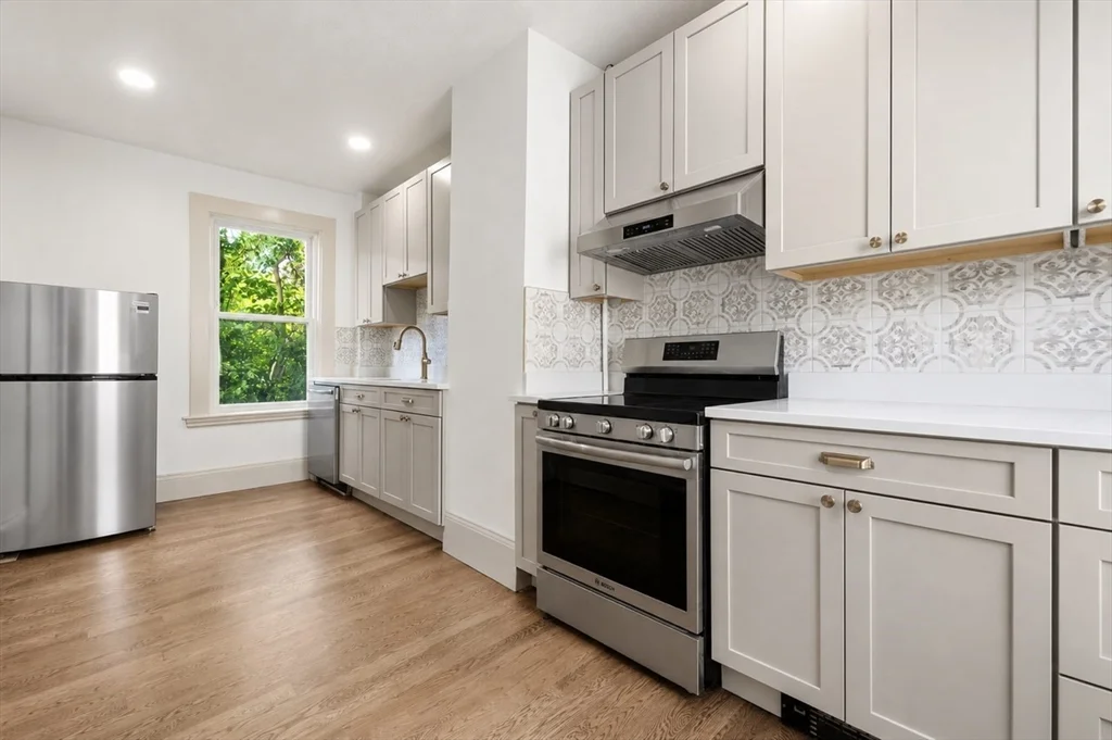 2 bed, 1 bath apartment for rent at 10 Carlton St Unit 2, Union Square