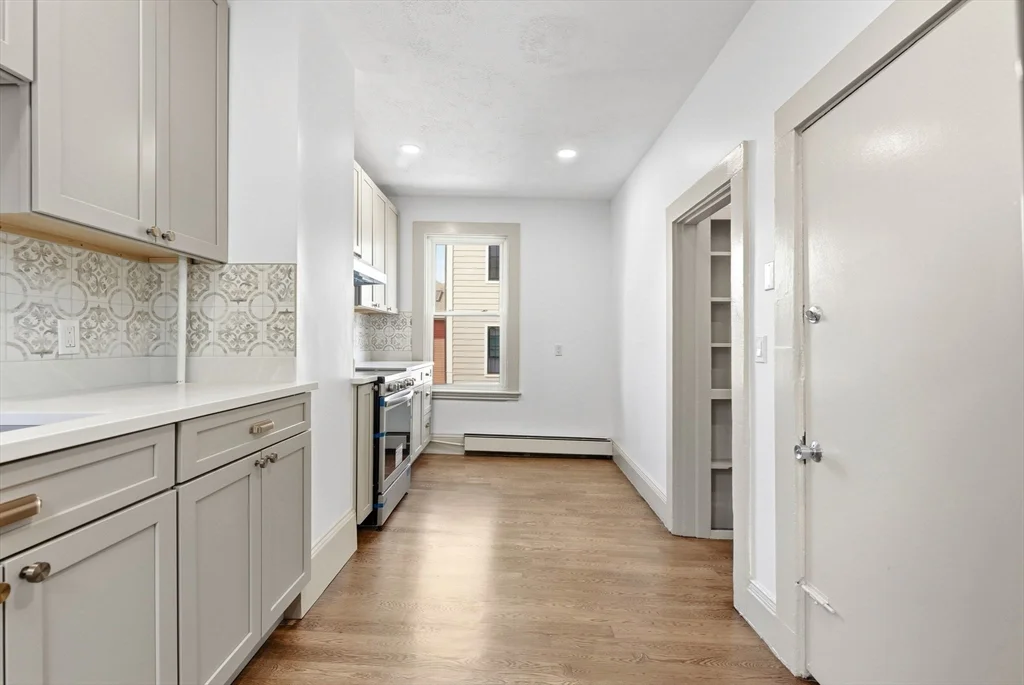 2 bed, 1 bath apartment for rent at 10 Carlton St Unit 2, Union Square — photo 4 of 11