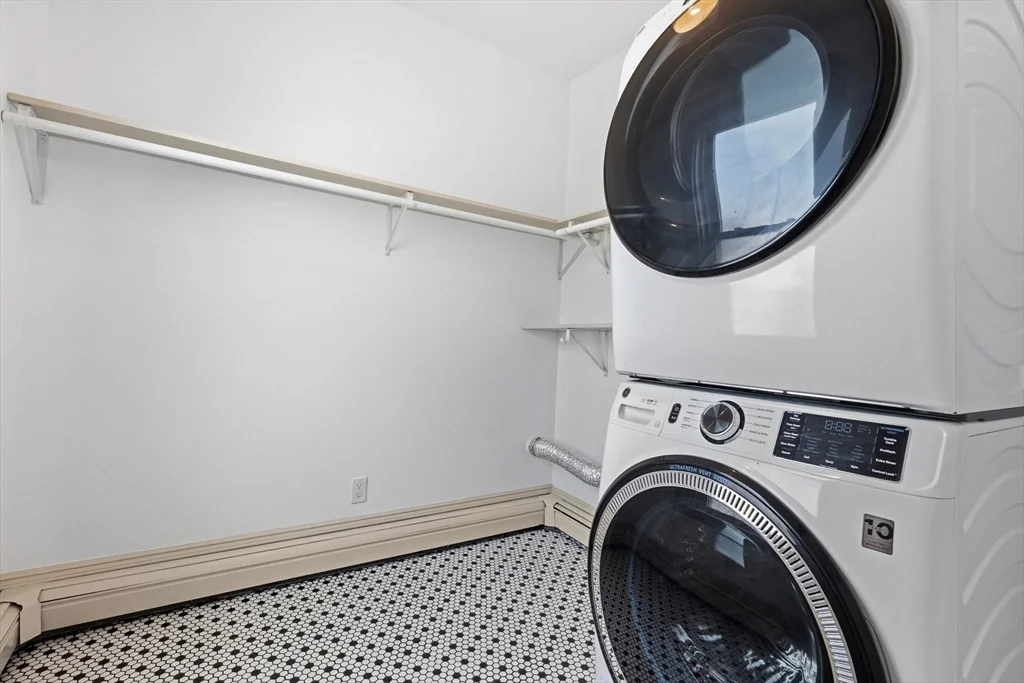 2 bed, 1 bath apartment for rent at 10 Carlton St Unit 2, Union Square — photo 10 of 11