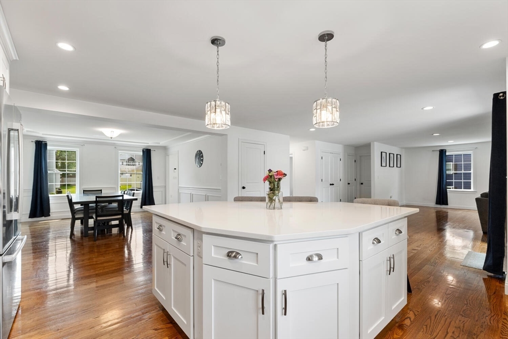 4 bed, 2 bath apartment for rent at 10 Carol Ave, Burlington — photo 9 of 34