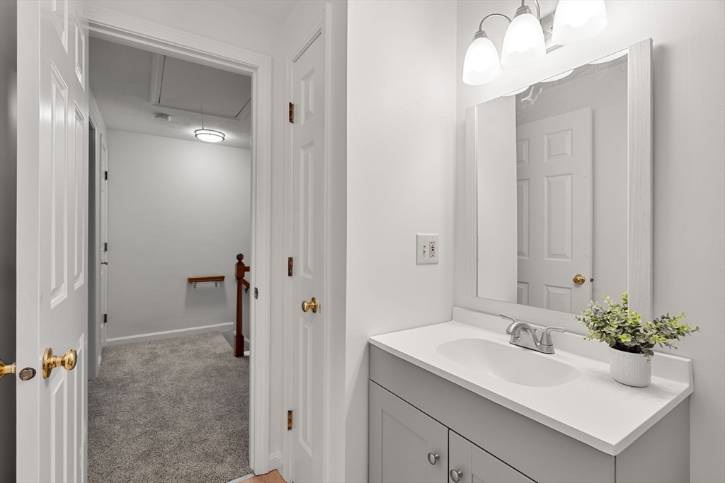 2 bed, 1 bath apartment for rent at 10 Carriage Ct Unit 10, Merrimac — photo 16 of 20