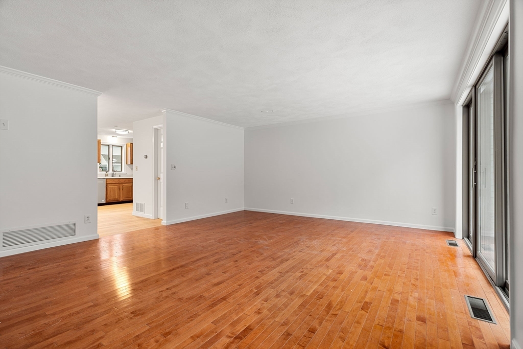 2 bed, 1 bath apartment for rent at 10 Carriage Ct Unit 10, Merrimac — photo 7 of 20