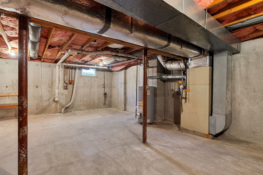 2 bed, 1 bath apartment for rent at 10 Carriage Ct Unit 10, Merrimac — photo 17 of 20