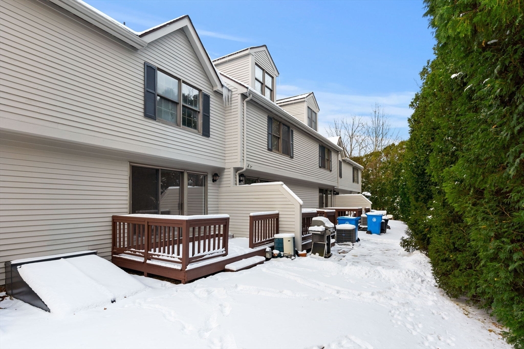 2 bed, 1 bath apartment for rent at 10 Carriage Ct Unit 10, Merrimac — photo 18 of 20