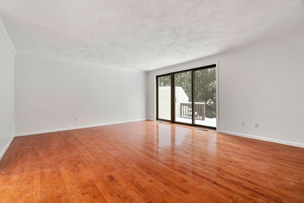 2 bed, 1 bath apartment for rent at 10 Carriage Ct Unit 10, Merrimac — photo 6 of 20