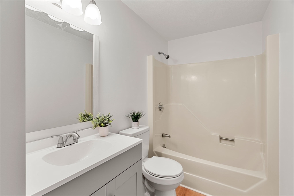 2 bed, 1 bath apartment for rent at 10 Carriage Ct Unit 10, Merrimac — photo 15 of 20