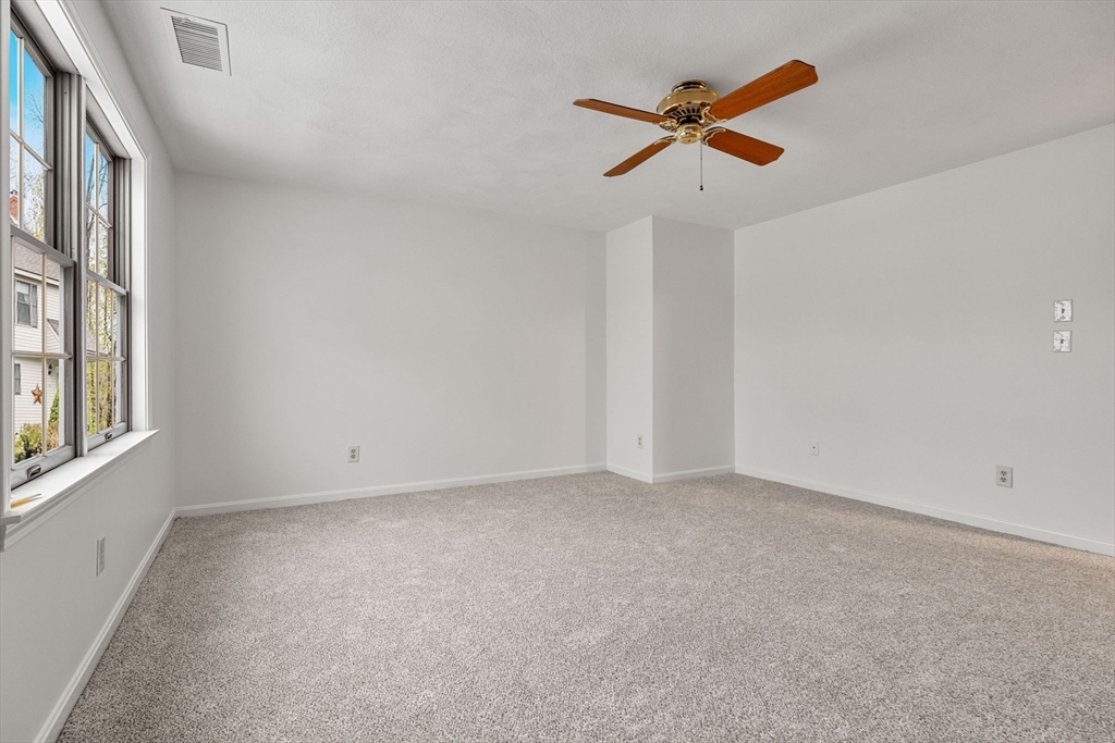 2 bed, 1 bath apartment for rent at 10 Carriage Ct Unit 10, Merrimac — photo 10 of 20