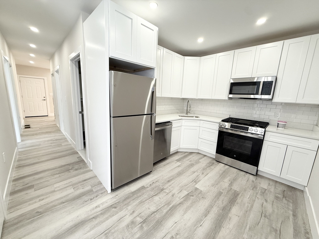 4 bed, 3 bath apartment for rent at 10 Cawfield St Unit 1, Dorchester — photo 2 of 14