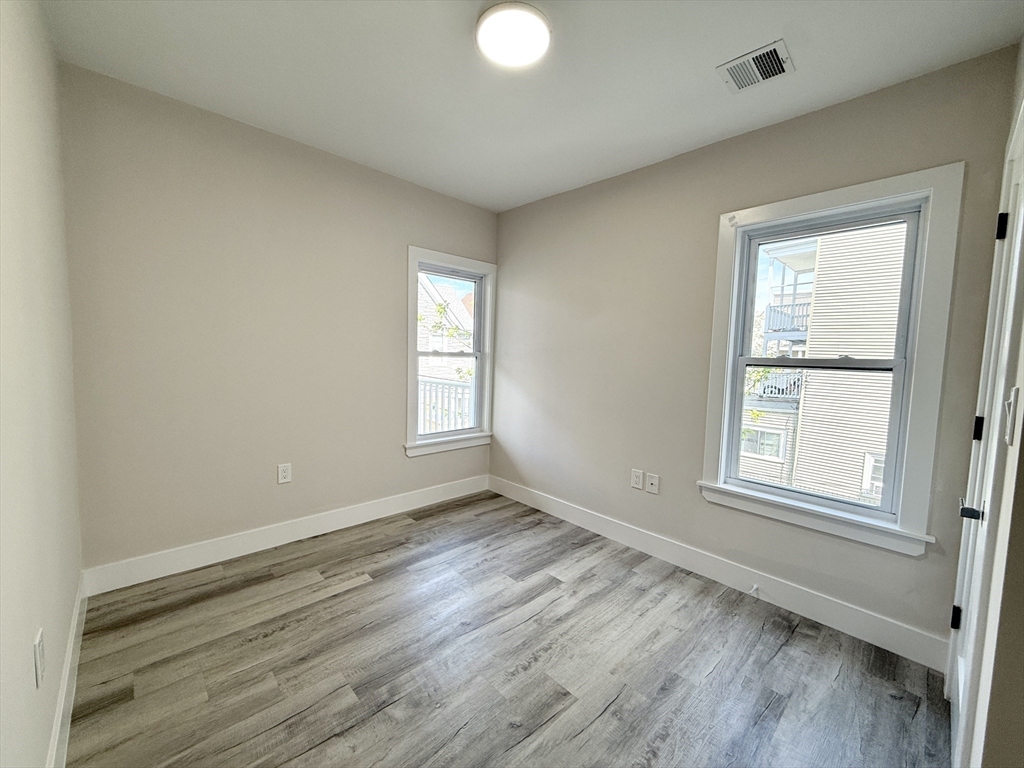 3 bed, 2 bath apartment for rent at 10 Cawfield St Unit 2, Dorchester — photo 4 of 9