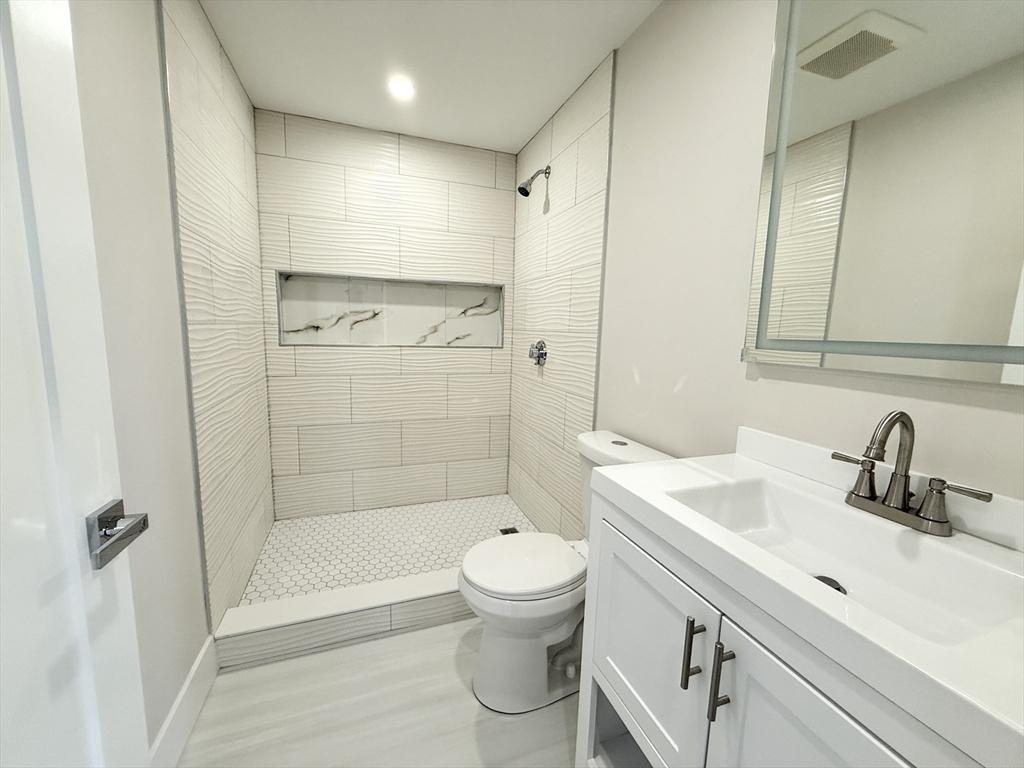 3 bed, 2 bath apartment for rent at 10 Cawfield St Unit 2, Dorchester — photo 7 of 9