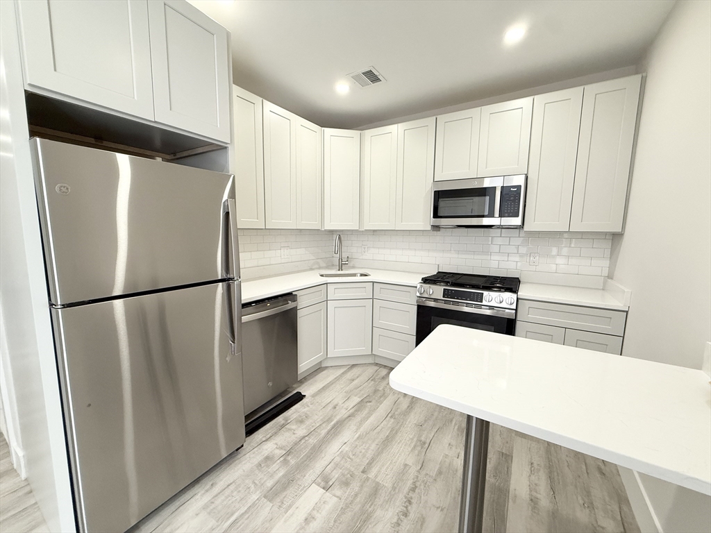 3 bed, 2 bath apartment for rent at 10 Cawfield St Unit 2, Dorchester — photo 1 of 9