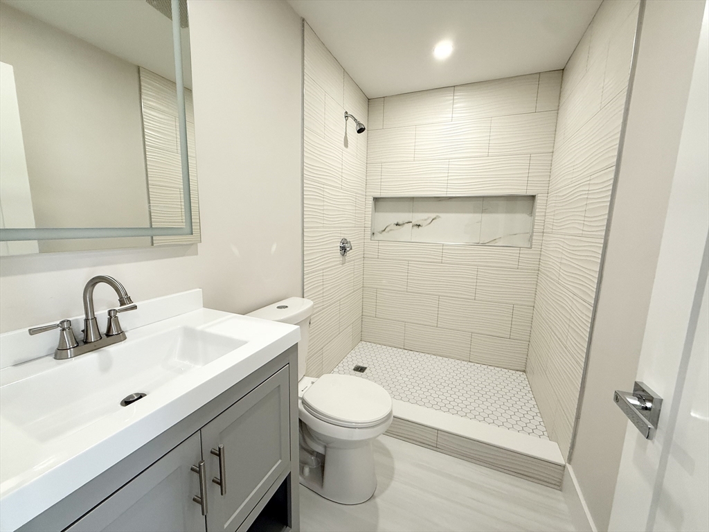 3 bed, 2 bath apartment for rent at 10 Cawfield St Unit 3, Dorchester — photo 7 of 8