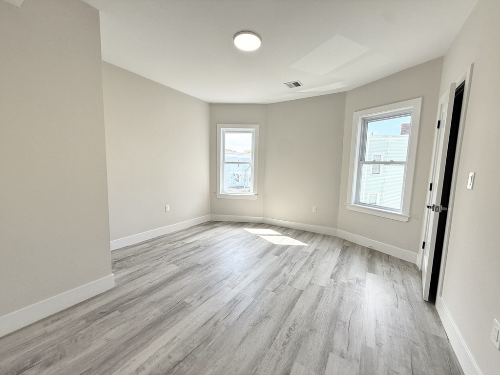 3 bed, 2 bath apartment for rent at 10 Cawfield St Unit 3, Dorchester — photo 5 of 8