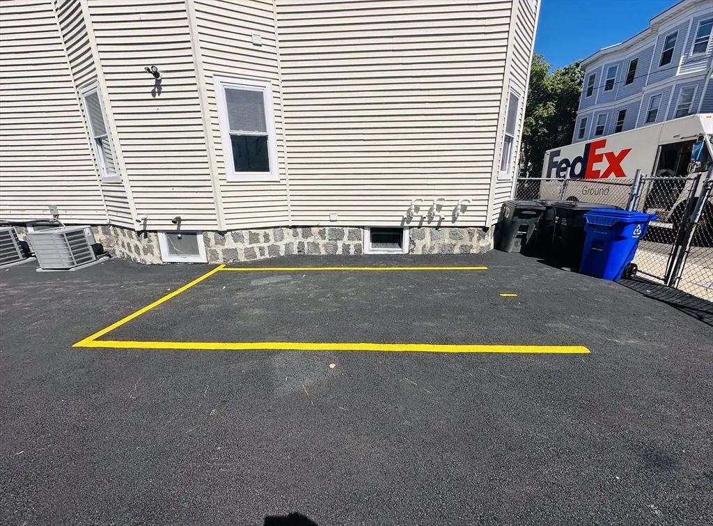 Studio bed apartment for rent at 10 Cawfield Unit Parking, Dorchester — photo 2 of 2