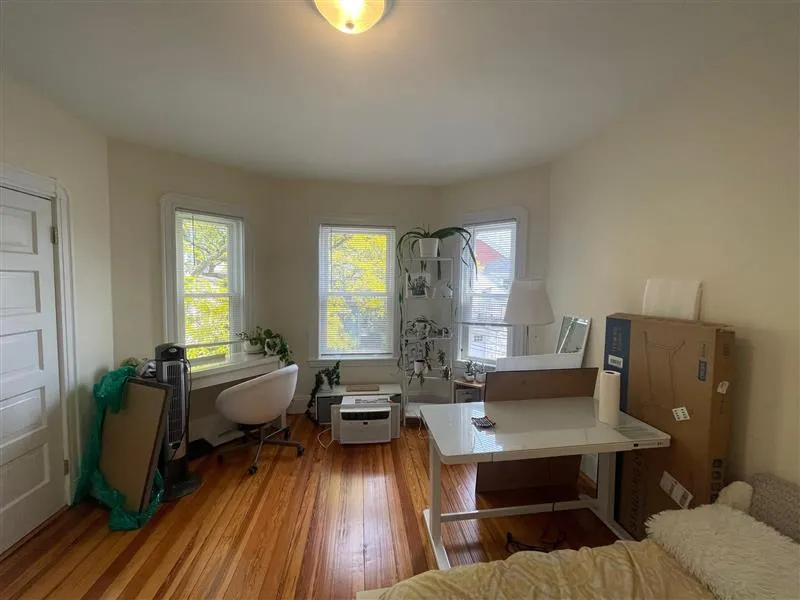 3 bed, 1 bath apartment for rent at 10 Chandler St Unit 2a, Tufts — photo 9 of 16