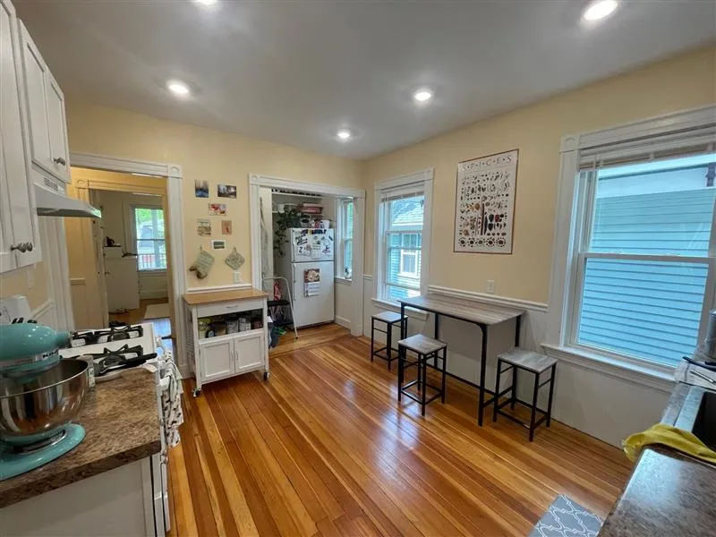 3 bed, 1 bath apartment for rent at 10 Chandler St Unit 2a, Tufts — photo 4 of 16