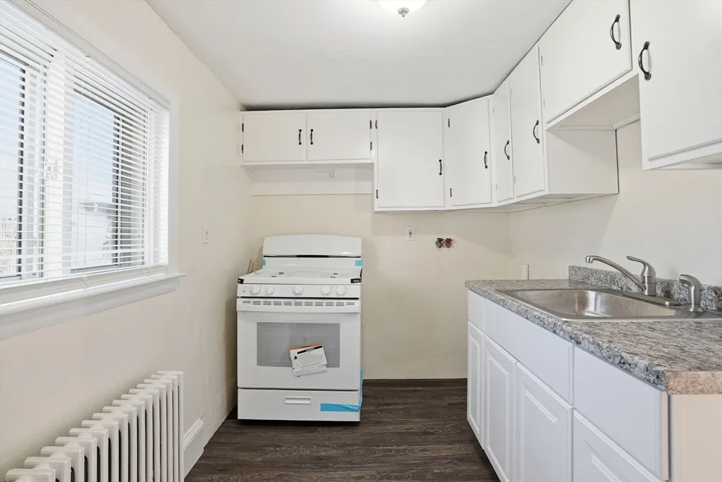 3 bed, 1 bath apartment for rent at 10-12 Charles Unit 2, Winthrop — photo 4 of 22