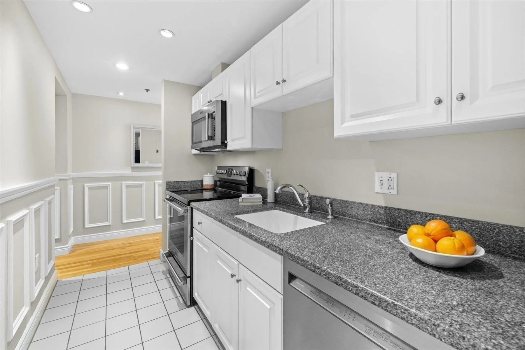 1 bed, 1 bath apartment for rent at 10 Charlesgate E Unit 502, Back Bay — photo 3 of 24