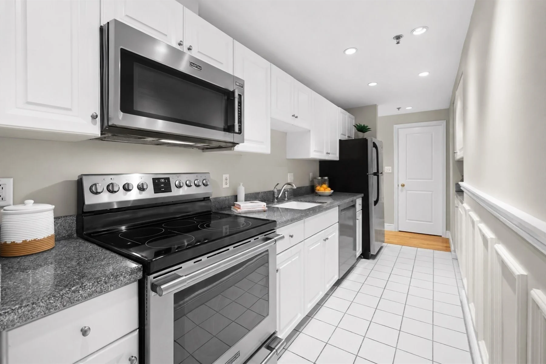 1 bed, 1 bath apartment for rent at 10 Charlesgate E Unit 502, Back Bay — photo 2 of 24