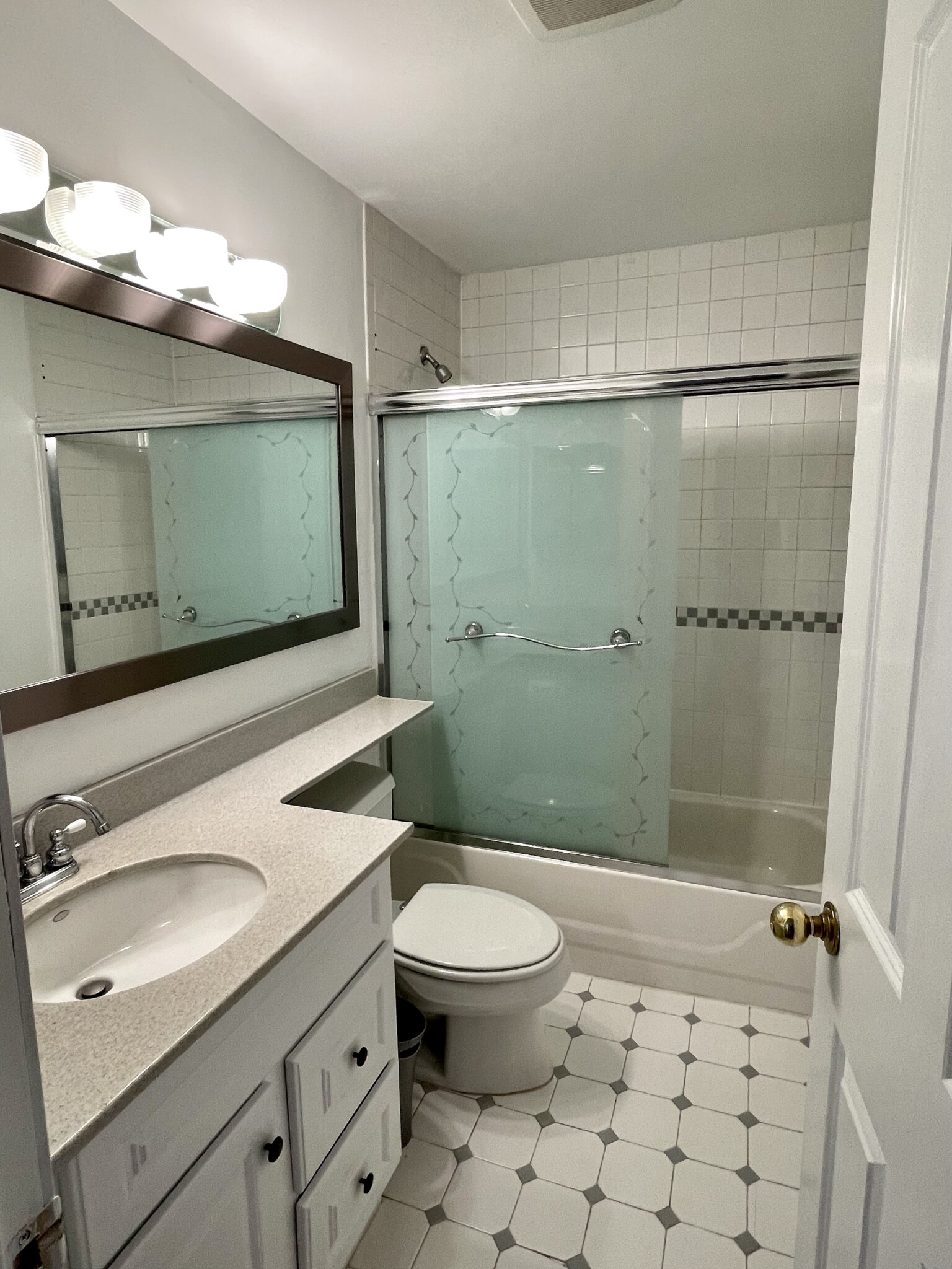 2 bed, 2 bath apartment for rent at 10 Charlesgate Unit 304, Back Bay — photo 10 of 10