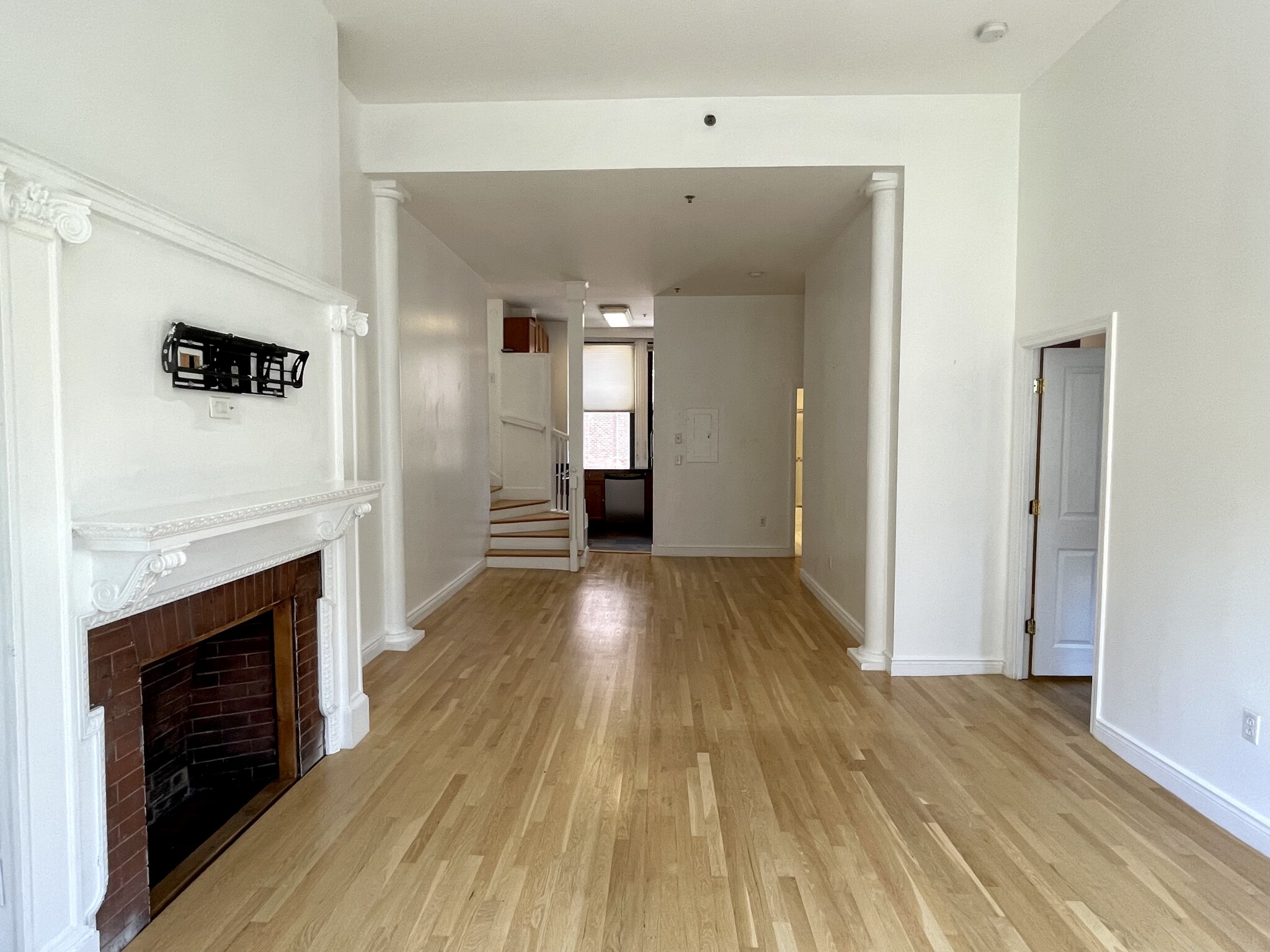 2 bed, 2 bath apartment for rent at 10 Charlesgate Unit 34, Back Bay — photo 2 of 8