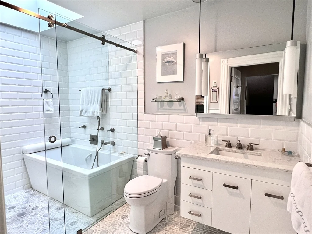 1 bed, 1 bath apartment for rent at 10 Chester Unit 5, Cambridge — photo 10 of 12