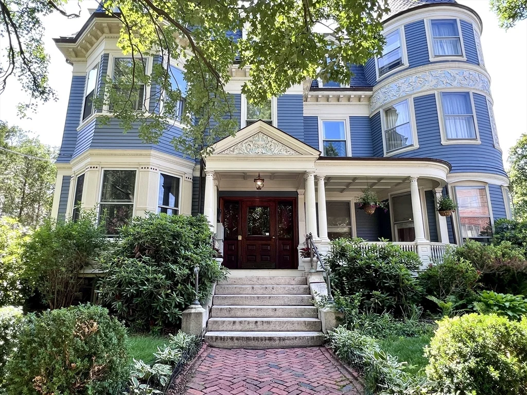 1 bed, 1 bath apartment for rent at 10 Chester Unit 5, Cambridge