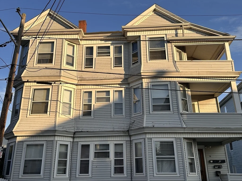 2 bed, 1 bath apartment for rent at 10 Choate Unit 2, Fall River — photo 1 of 10