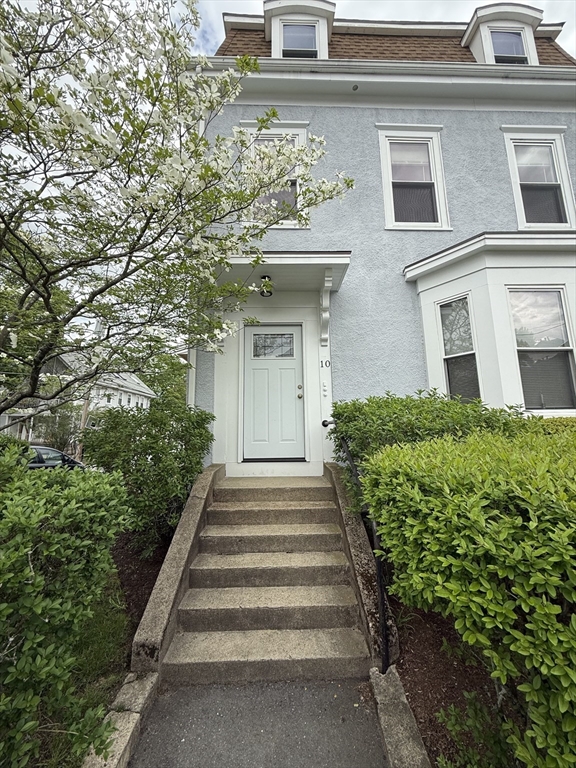 4 bed, 2 bath apartment for rent at 10 Church Unit 2, Natick — photo 1 of 13
