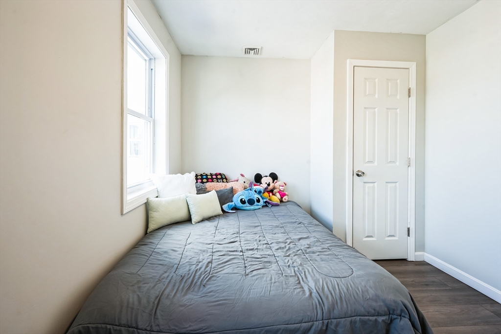 3 bed, 1 bath apartment for rent at 10 Clapp St Unit B, Worcester — photo 8 of 20