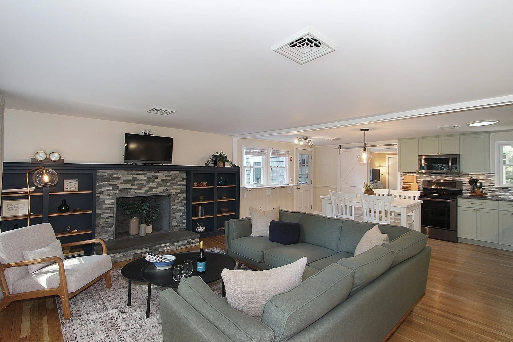 3 bed, 2 bath apartment for rent at 10 Clement, Sandwich — photo 5 of 34