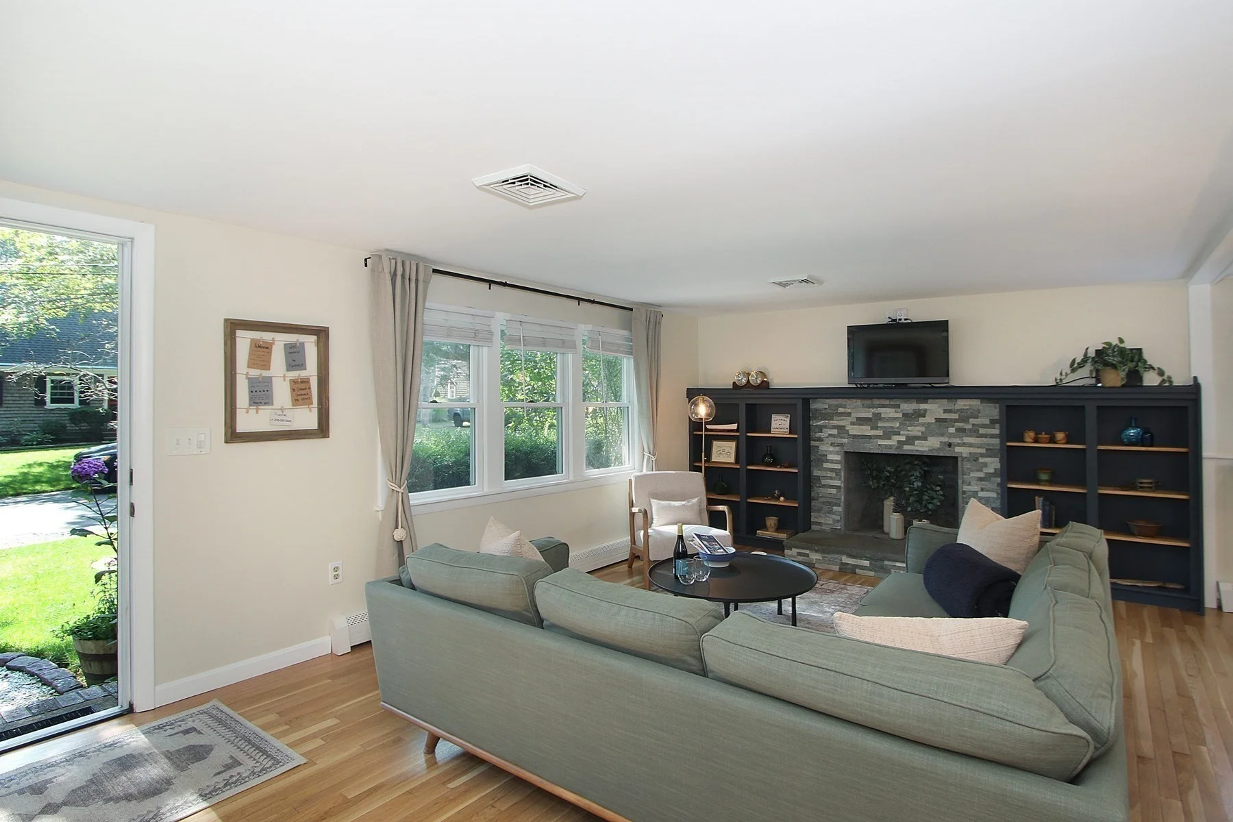3 bed, 2 bath apartment for rent at 10 Clement, Sandwich — photo 3 of 34