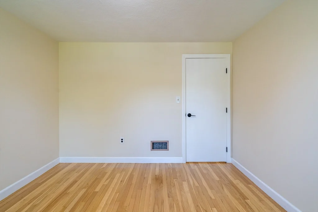 4 bed, 2 bath apartment for rent at 10 Colburn St, Waltham — photo 15 of 26
