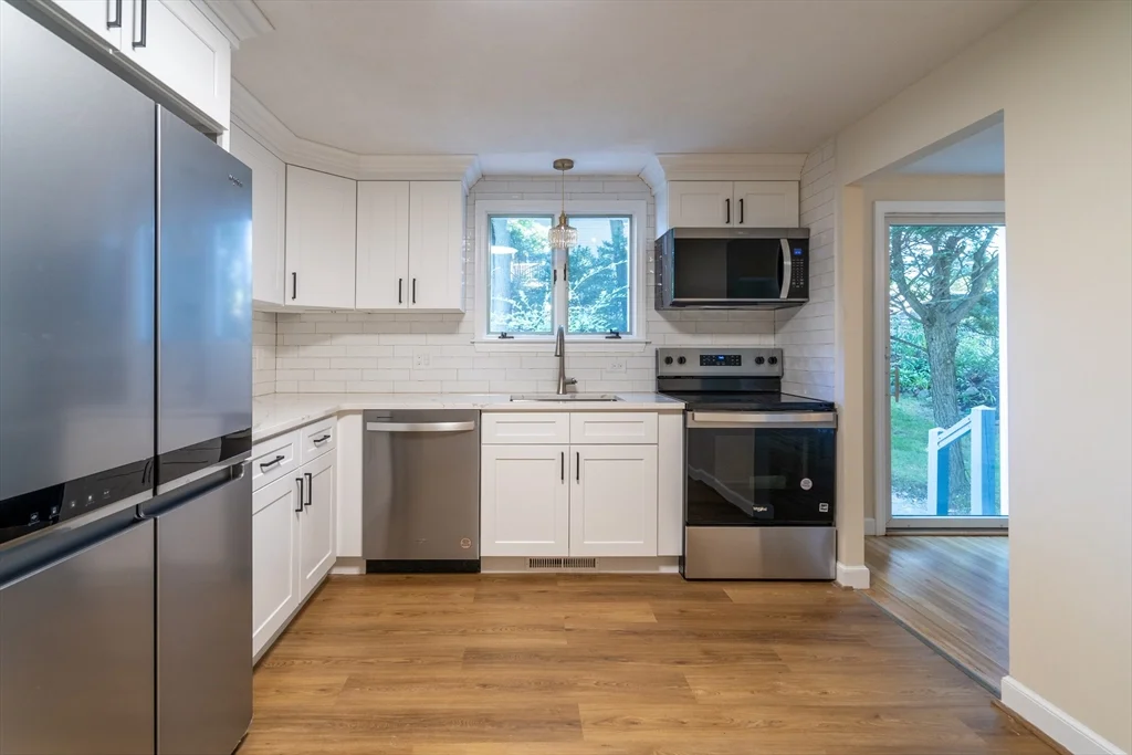 4 bed, 2 bath apartment for rent at 10 Colburn St, Waltham — photo 5 of 26