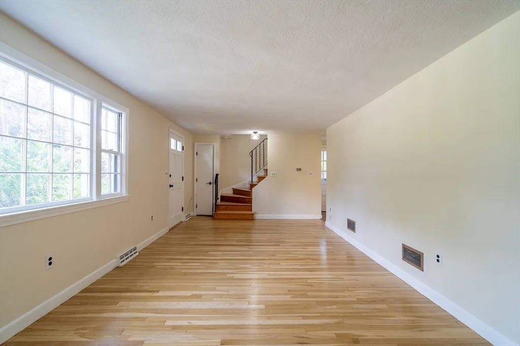 4 bed, 2 bath apartment for rent at 10 Colburn St, Waltham — photo 2 of 26