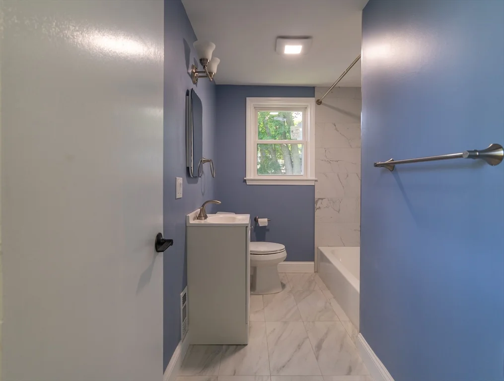 4 bed, 2 bath apartment for rent at 10 Colburn St, Waltham — photo 7 of 26