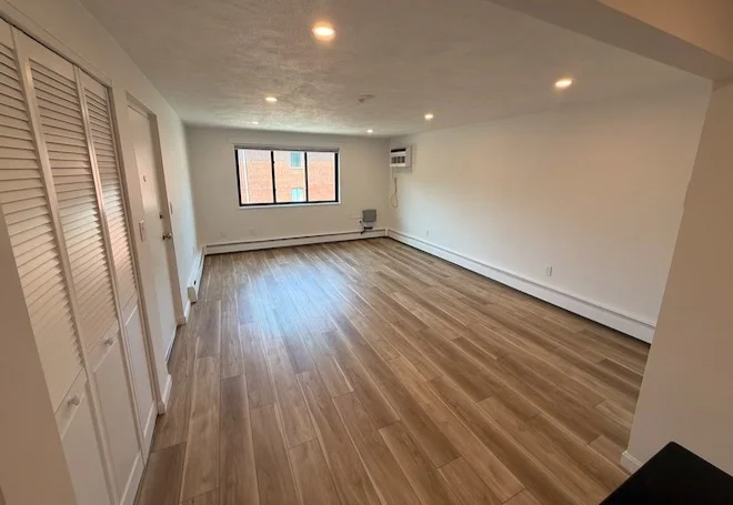 Studio bed, 1 bath apartment for rent at 10 Colonial Dr Unit 4B, Andover — photo 6 of 11