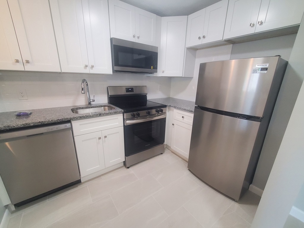 2 bed, 1 bath apartment for rent at 10 Copeland St Unit 402, Quincy — photo 3 of 14