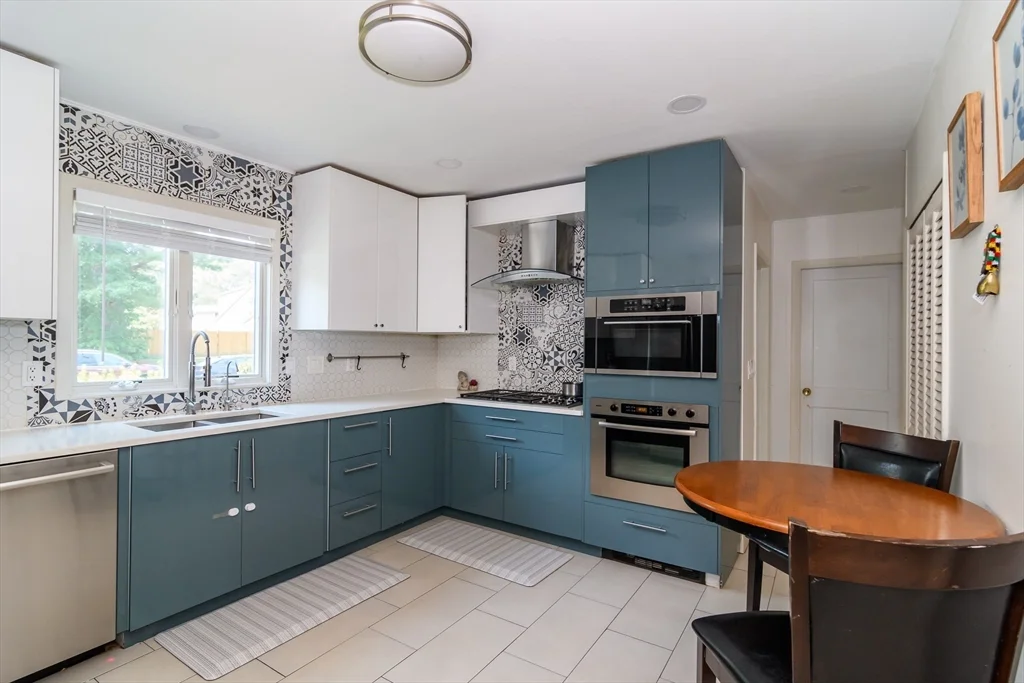 3 bed, 2 bath apartment for rent at 10 Curtis Rd, Natick — photo 4 of 26