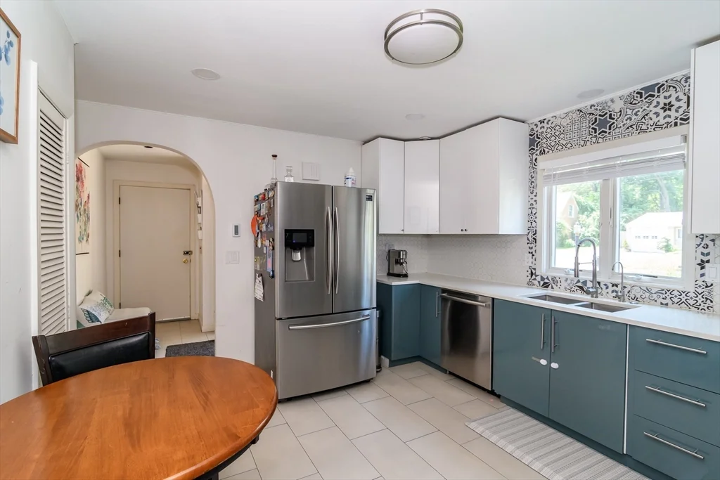 3 bed, 2 bath apartment for rent at 10 Curtis Rd, Natick — photo 3 of 26