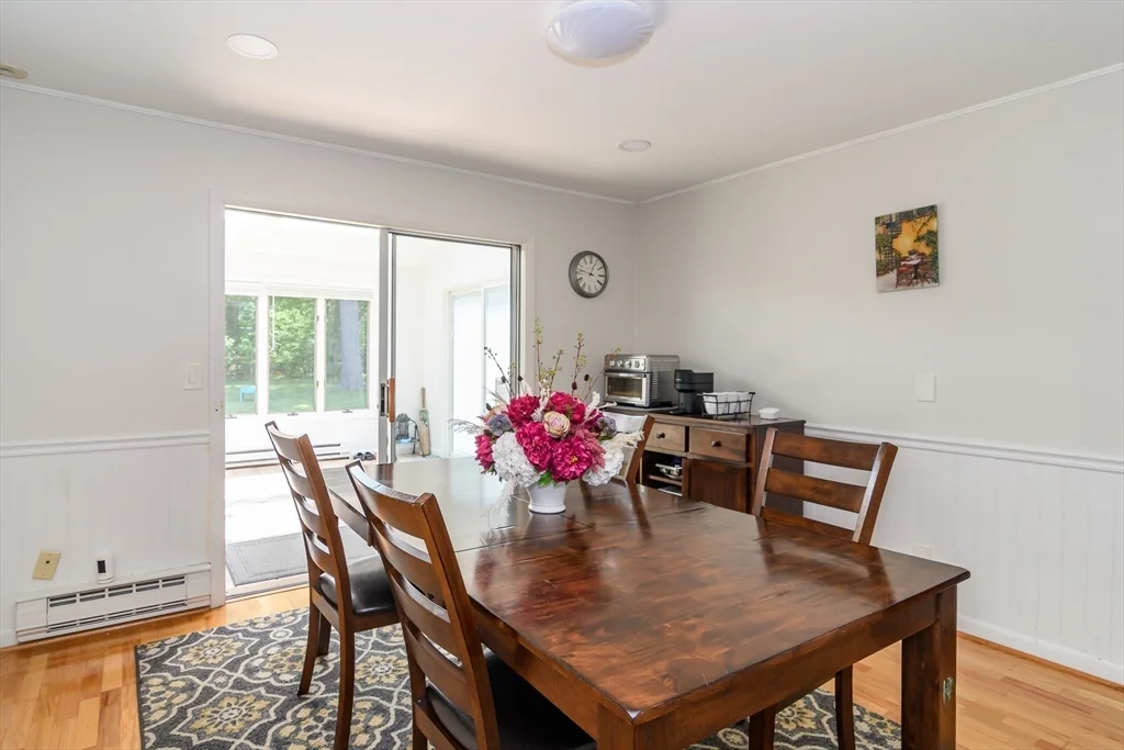 3 bed, 2 bath apartment for rent at 10 Curtis Rd, Natick — photo 5 of 26