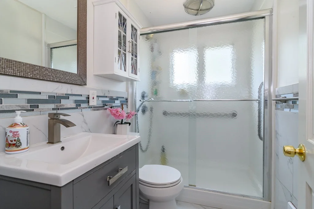 3 bed, 2 bath apartment for rent at 10 Curtis Rd, Natick — photo 6 of 26