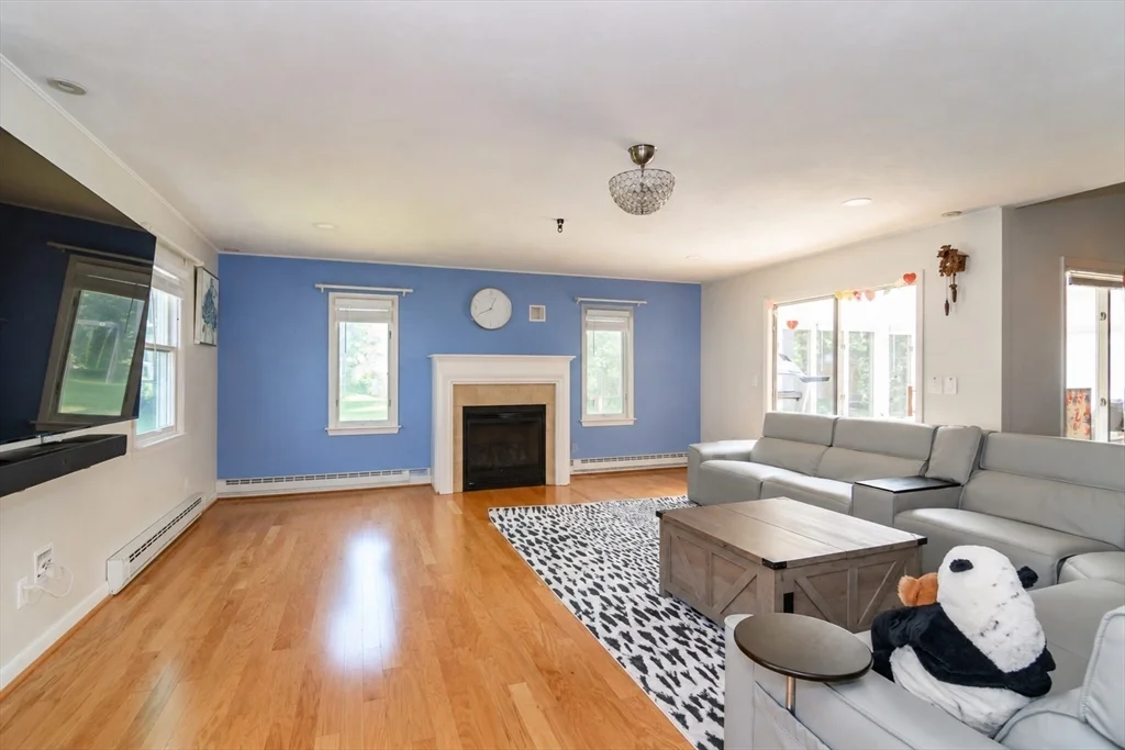 3 bed, 2 bath apartment for rent at 10 Curtis Rd, Natick — photo 9 of 26